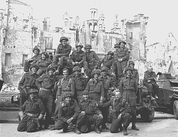 17th Duke of York's - Printed shoulder title - Image 3