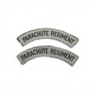 Pair of British ‘Parachute Regiment’ Printed shoulder titles