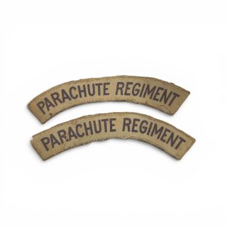 Pair of British ‘Parachute Regiment’ Printed shoulder titles