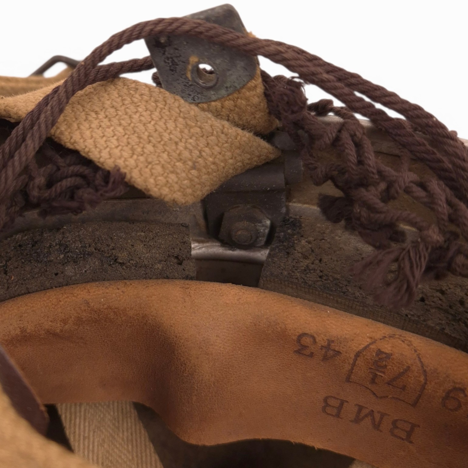 British MkII Paratrooper Helmet - BMB 1943 - Image 18