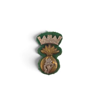 Irish Fusiliers of Canada – Cap badge with backing
