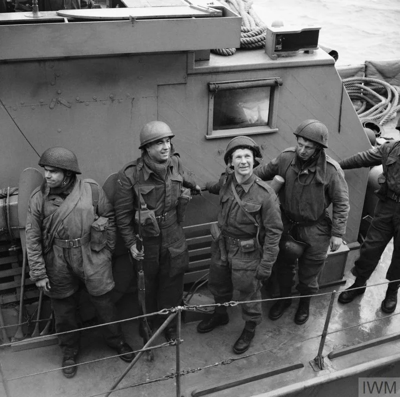 P type - British Airborne Forces jump helmet - BMB 1941 - Image 11