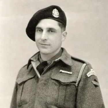 Calgary (Tank) Regiment, 14 CAR - BD Jacket and Beret 1944 - Image 23