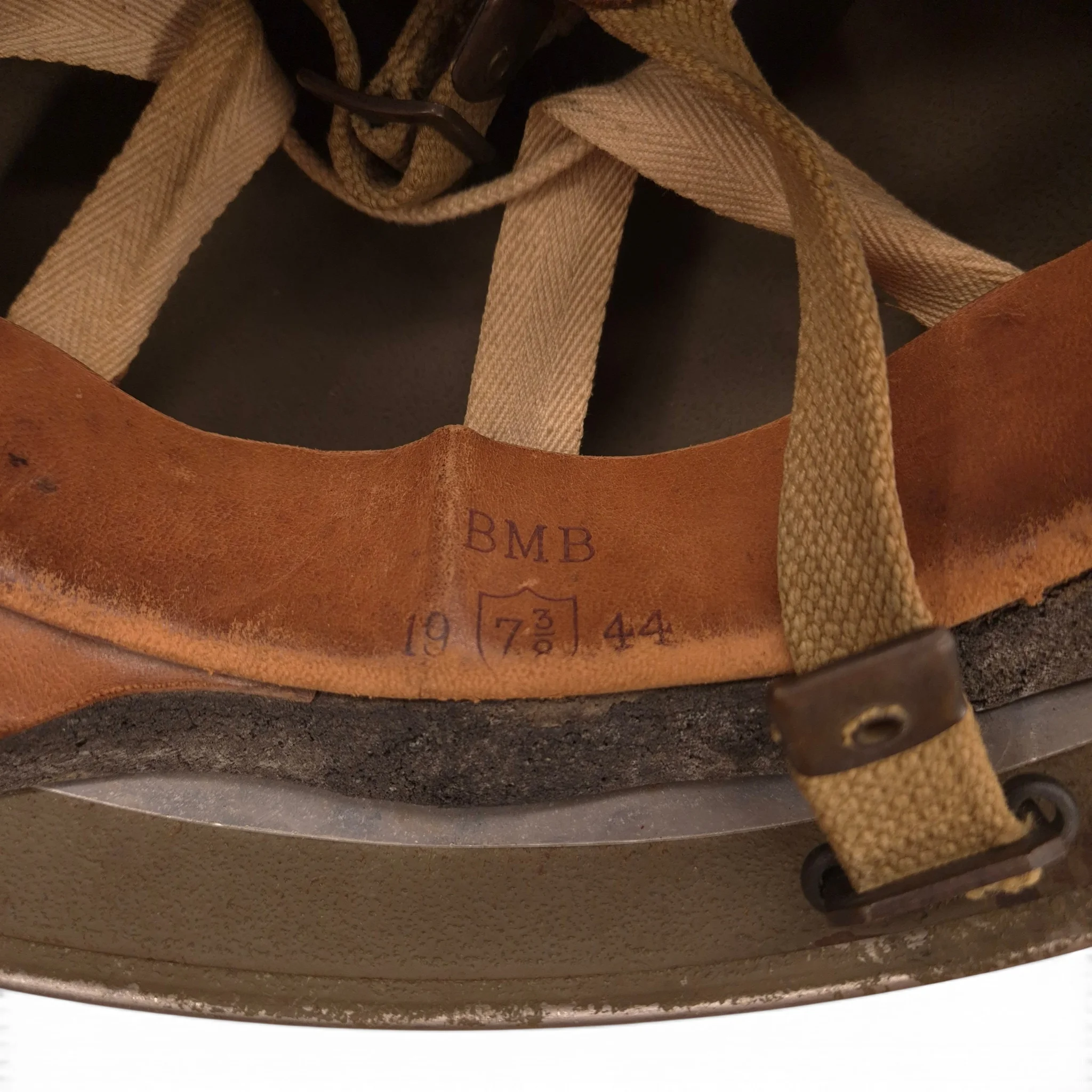 British MkII Paratrooper Helmet - BMB 1944 - Image 5